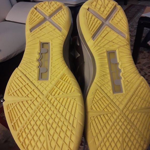 Nike sneakers - Picture 2 of 5